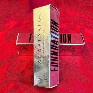 Anastasia Beverly Hills Luminous Foundation in Silver and Red